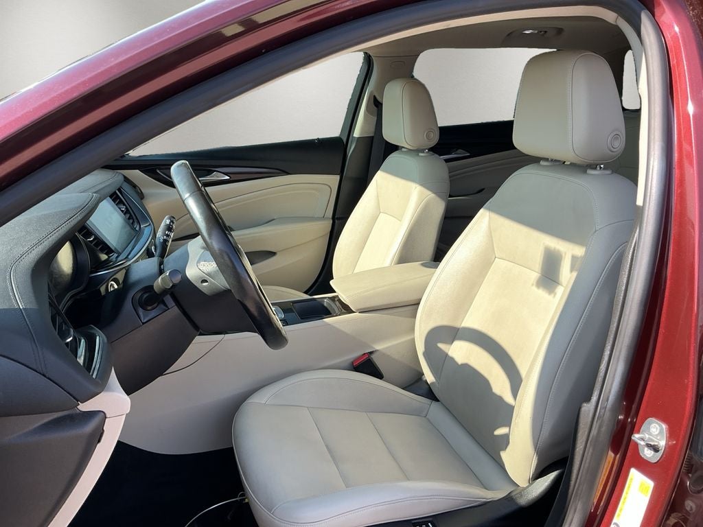 2019 Buick Regal TourX Essence