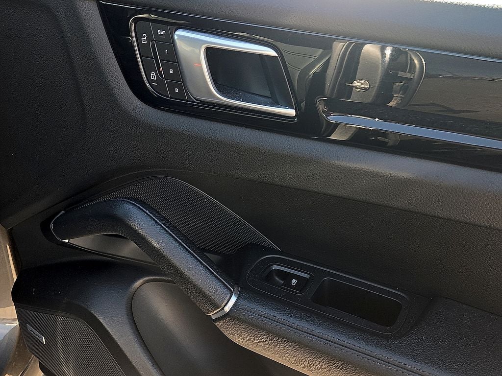 2022 Porsche Cayenne Base