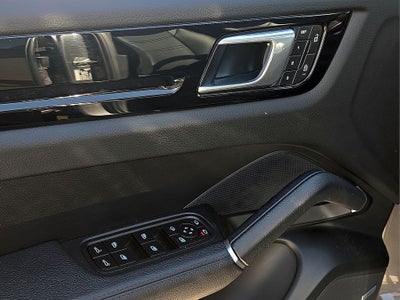 2022 Porsche Cayenne Base