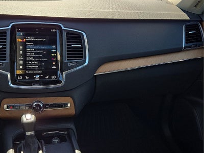 2022 Volvo XC90 T6 Momentum