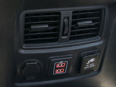 2023 Nissan Titan SV