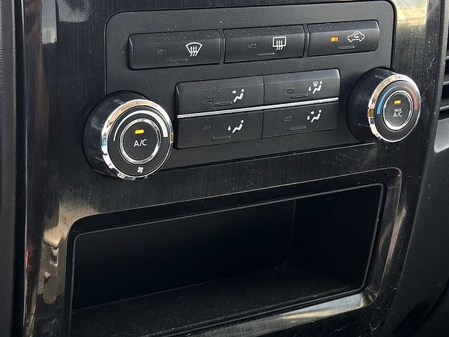 2015 Nissan Titan SV
