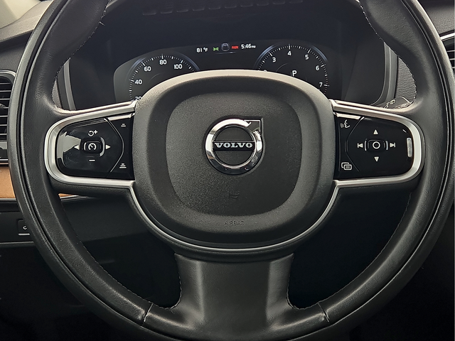 2022 Volvo XC90 T6 Momentum
