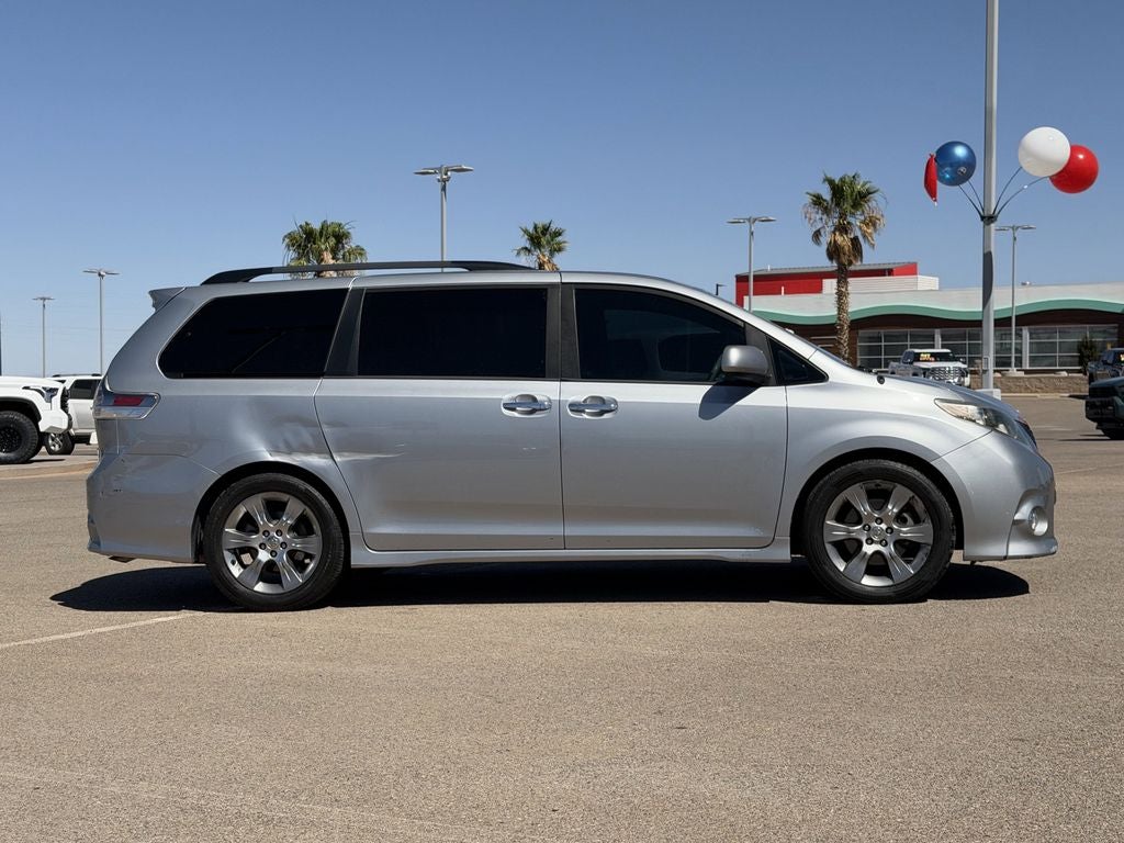 2014 Toyota Sienna SE 8 Passenger