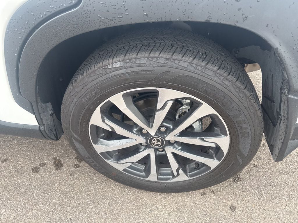 2025 Toyota Corolla Cross XLE