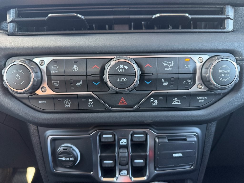 2027 Jeep Wrangler WRANGLER 4-DOOR SAHARA