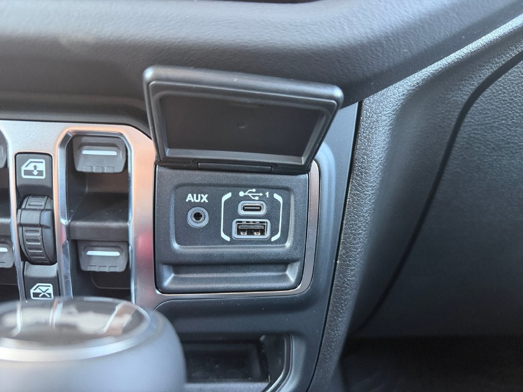 2027 Jeep Wrangler WRANGLER 4-DOOR SAHARA