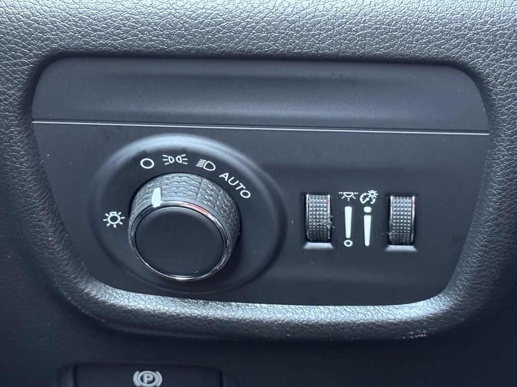 2025 Jeep Grand Cherokee GRAND CHEROKEE LAREDO X 4X2