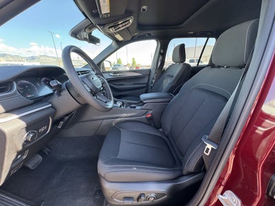 2025 Jeep Grand Cherokee GRAND CHEROKEE LAREDO X 4X4