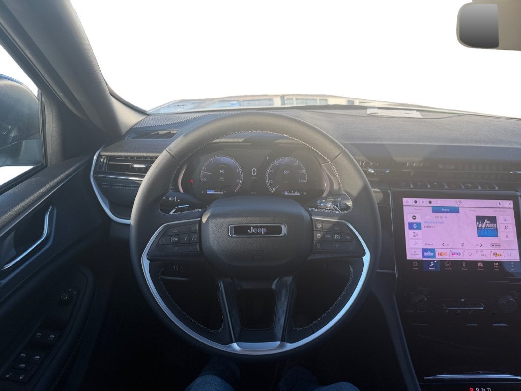 2027 Jeep Grand Cherokee GRAND CHEROKEE LAREDO 4X4
