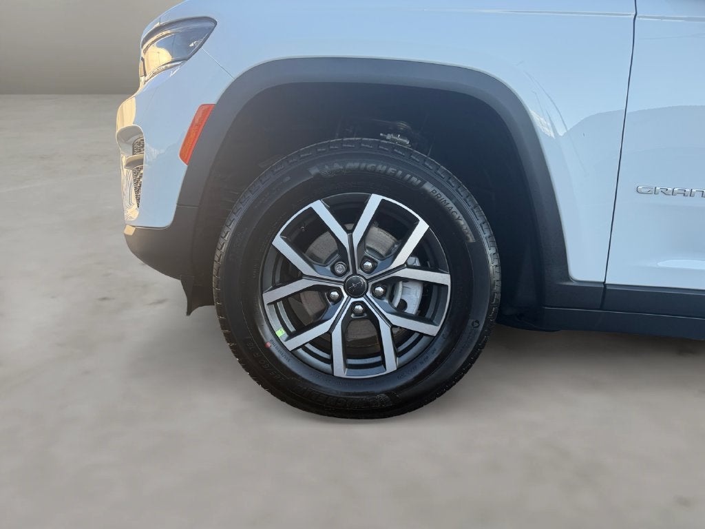 2027 Jeep Grand Cherokee GRAND CHEROKEE LAREDO 4X4