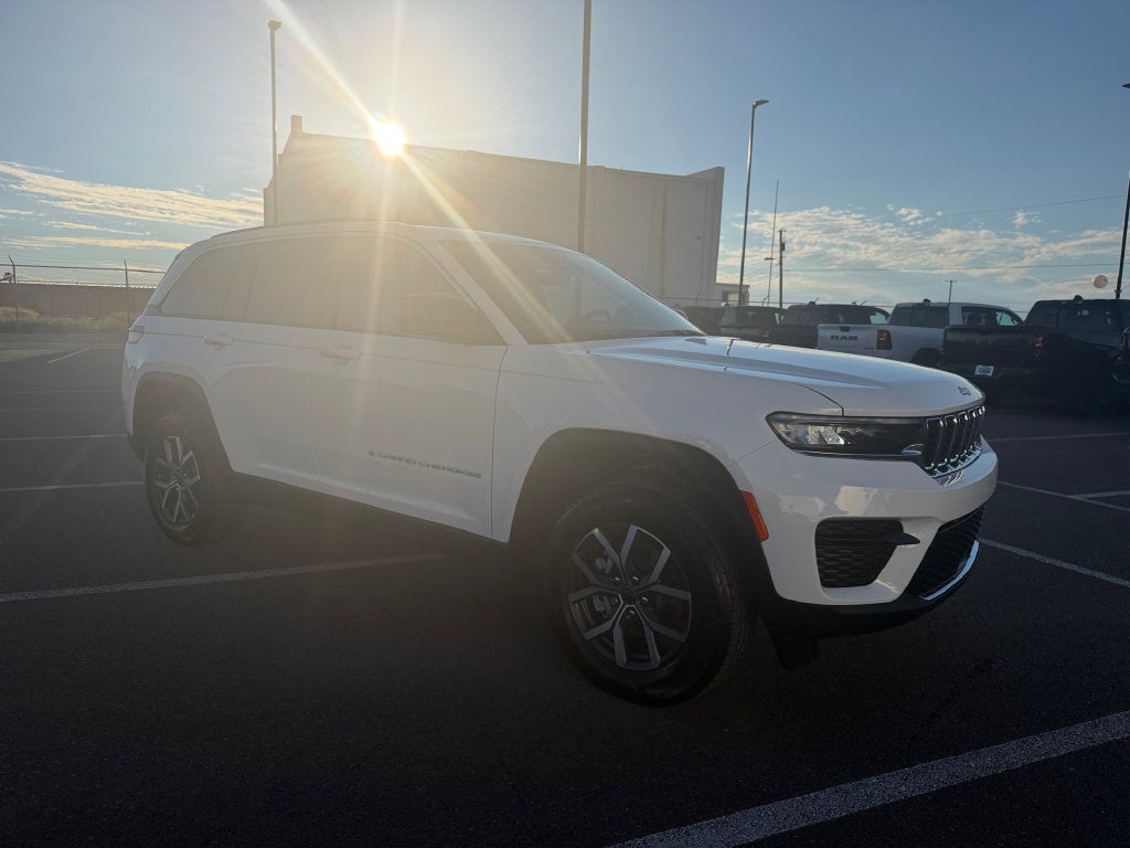 2027 Jeep Grand Cherokee GRAND CHEROKEE LAREDO 4X4