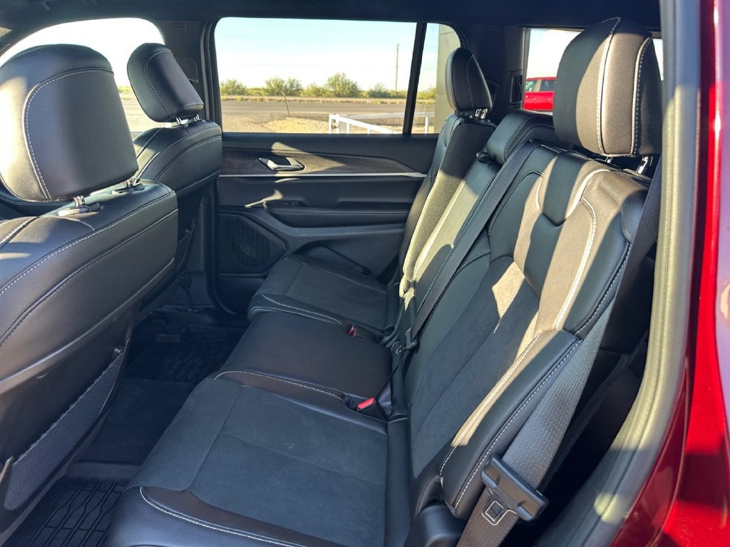 2026 Jeep Grand Cherokee GRAND CHEROKEE L LAREDO ALTITUDE 4X4