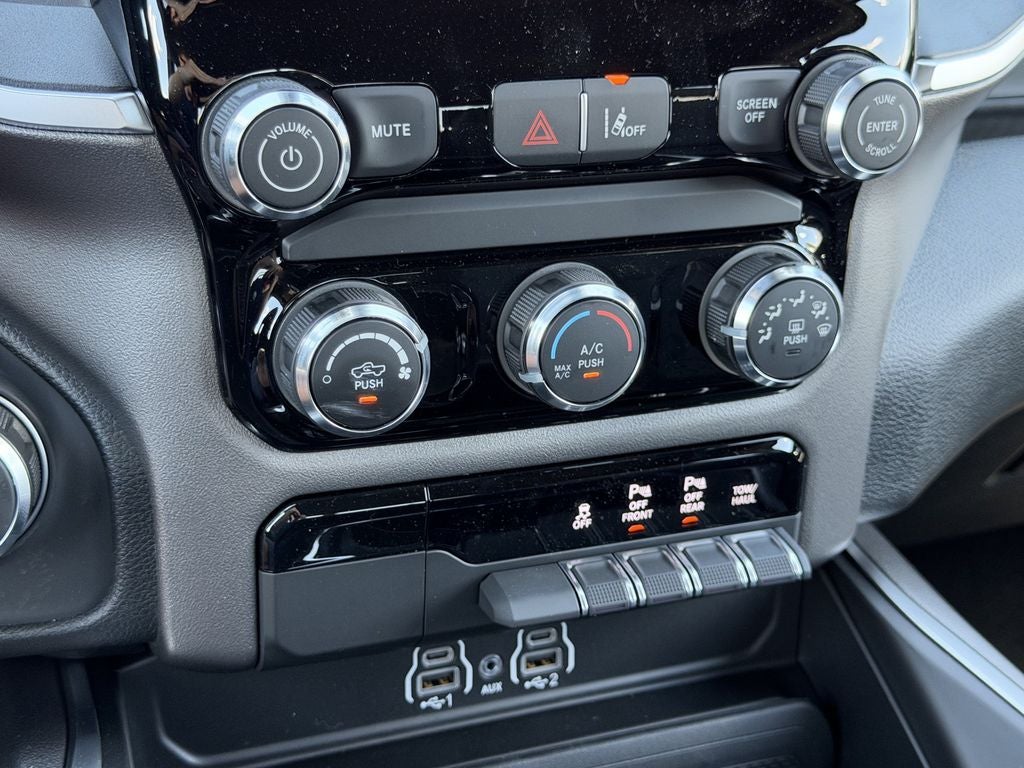 2026 RAM Ram 1500 RAM 1500 EXPRESS CREW CAB 4X4 5'7' BOX