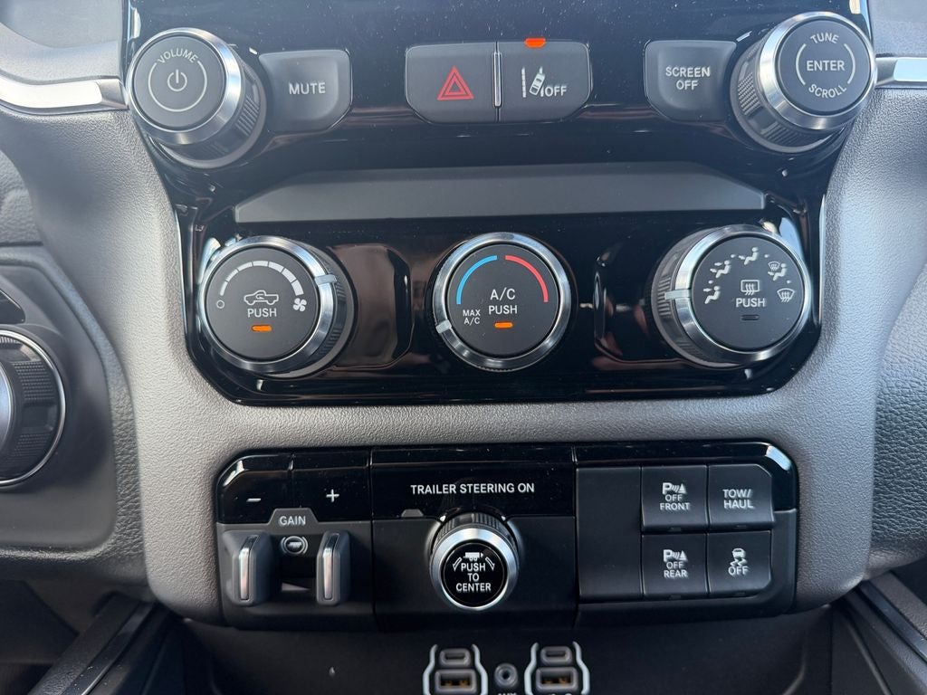 2026 RAM Ram 1500 RAM 1500 EXPRESS CREW CAB 4X4 5'7' BOX