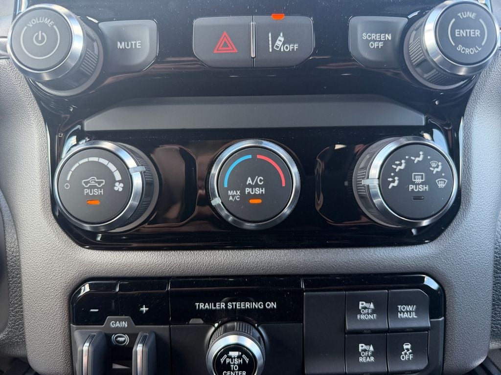 2026 RAM Ram 1500 RAM 1500 EXPRESS CREW CAB 4X4 5'7' BOX