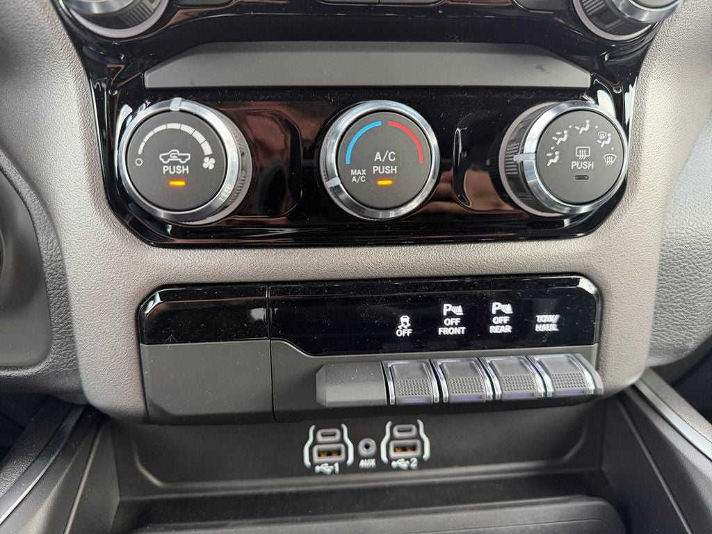2026 RAM Ram 1500 RAM 1500 EXPRESS CREW CAB 4X4 5'7' BOX