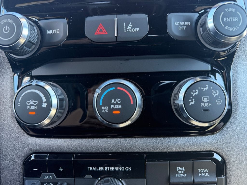 2027 RAM Ram 1500 RAM 1500 WARLOCK CREW CAB 4X4 5'7' BOX