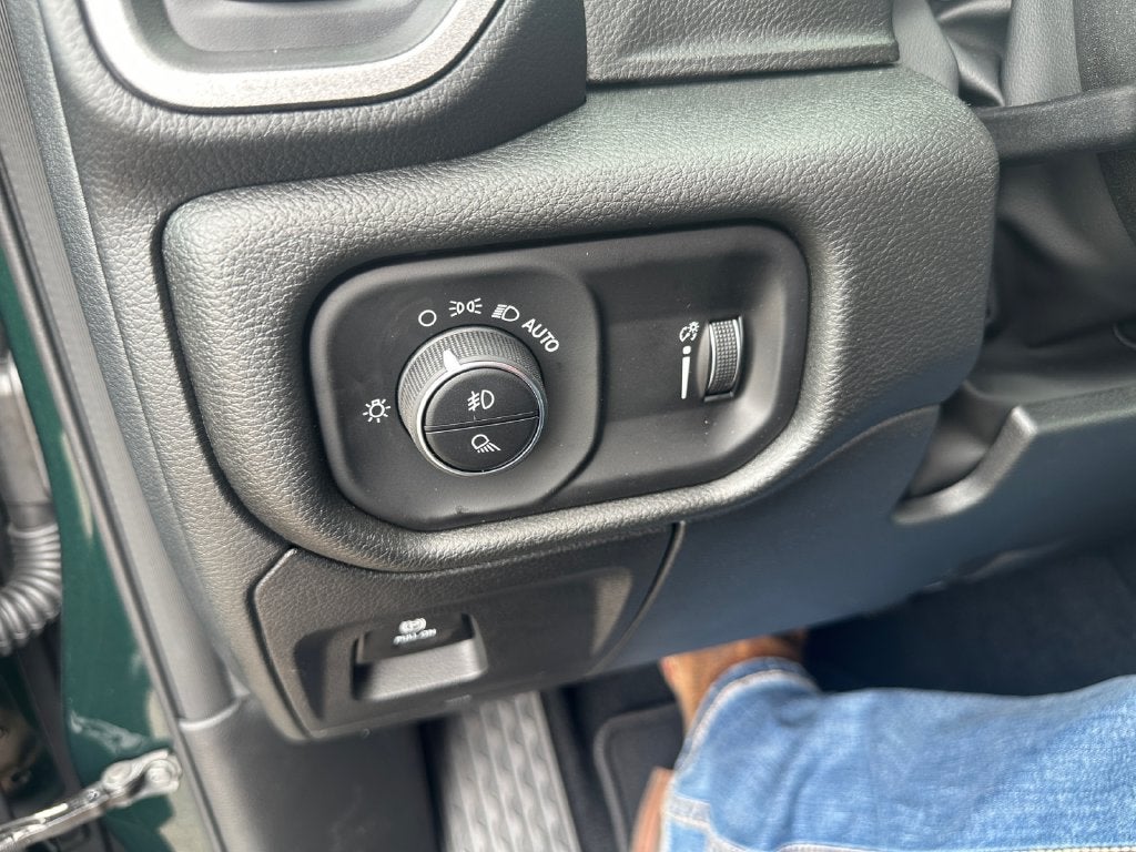 2027 RAM Ram 1500 RAM 1500 EXPRESS CREW CAB 4X4 5'7' BOX