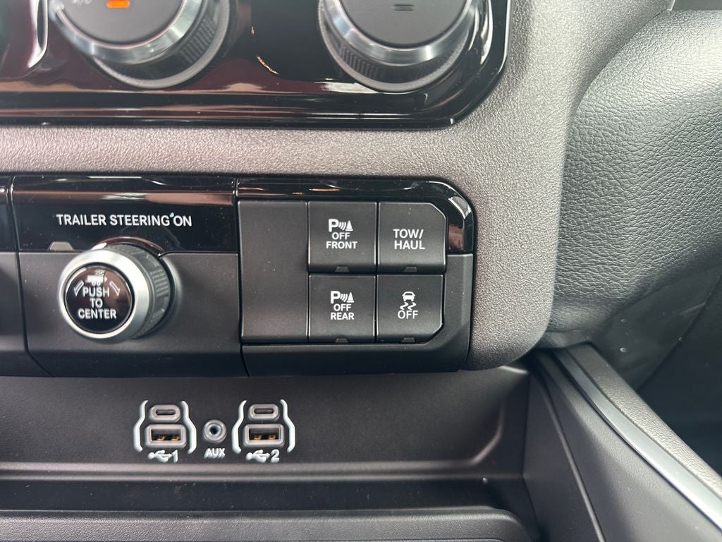 2027 RAM Ram 1500 RAM 1500 EXPRESS CREW CAB 4X4 5'7' BOX