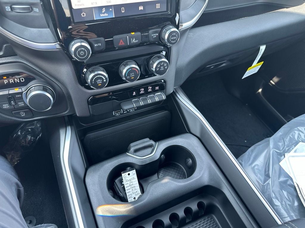 2026 RAM Ram 1500 RAM 1500 EXPRESS CREW CAB 4X4 5'7' BOX