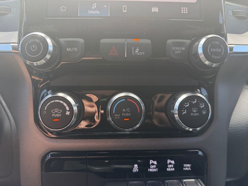 2026 RAM 1500 RAM 1500 EXPRESS CREW CAB 4X4 5'7' BOX