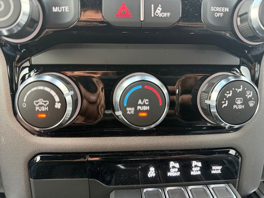 2026 RAM Ram 1500 RAM 1500 EXPRESS CREW CAB 4X4 5'7' BOX