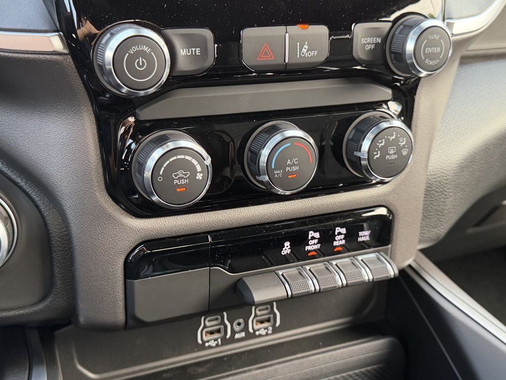 2026 RAM Ram 1500 RAM 1500 EXPRESS CREW CAB 4X4 5'7' BOX