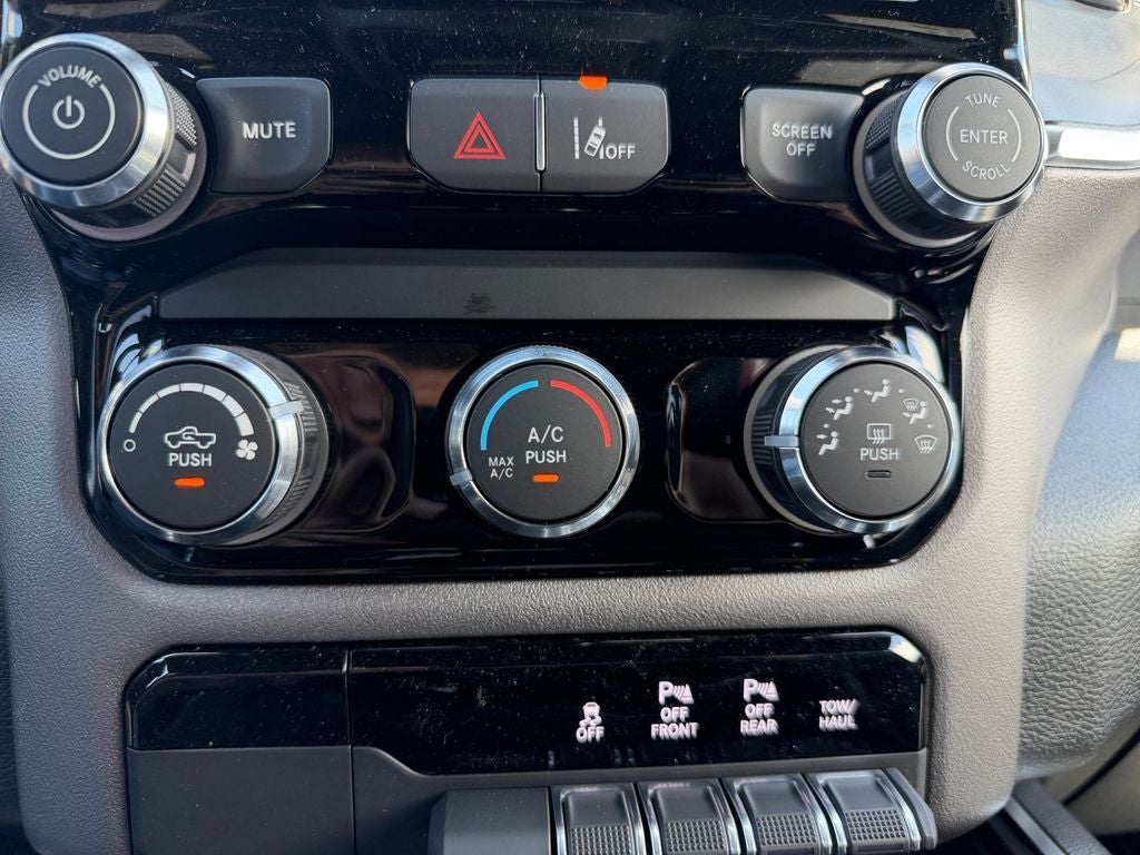 2026 RAM Ram 1500 RAM 1500 EXPRESS CREW CAB 4X4 5'7' BOX