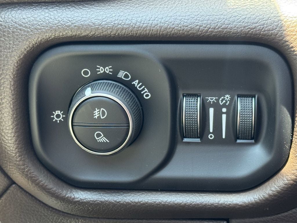 2025 RAM Ram 1500 RAM 1500 LARAMIE CREW CAB 4X4 5'7' BOX