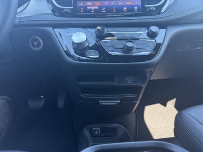 2027 Chrysler Pacifica PACIFICA SELECT