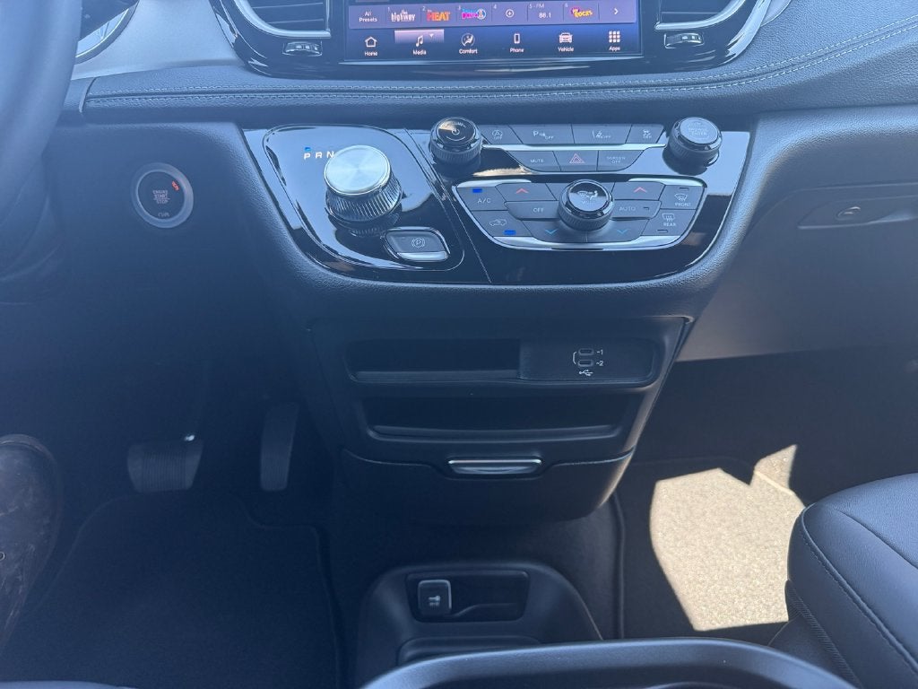 2027 Chrysler Pacifica PACIFICA SELECT
