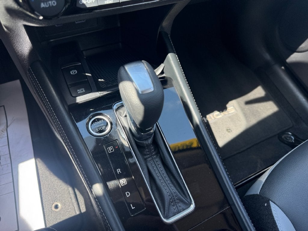 2024 Nissan Kicks SR Xtronic CVT