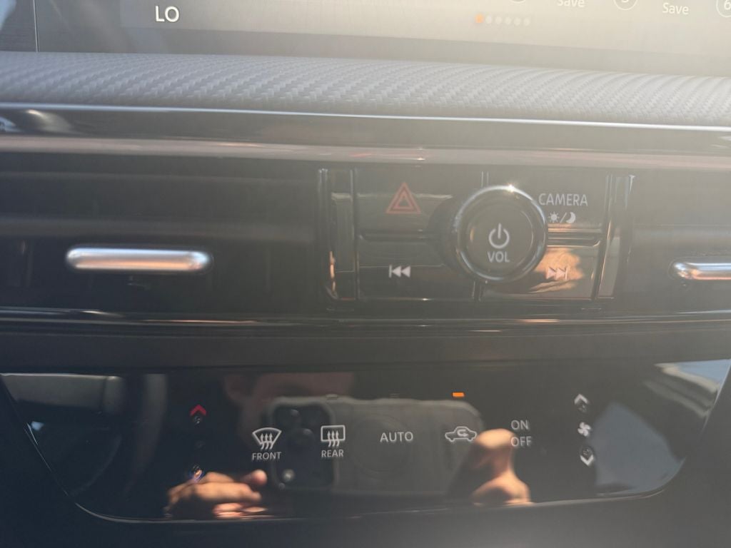2025 Nissan Kicks SR FWD
