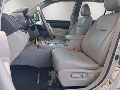 2013 Toyota Highlander SE