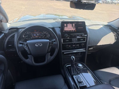 2024 INFINITI QX80 LUXE