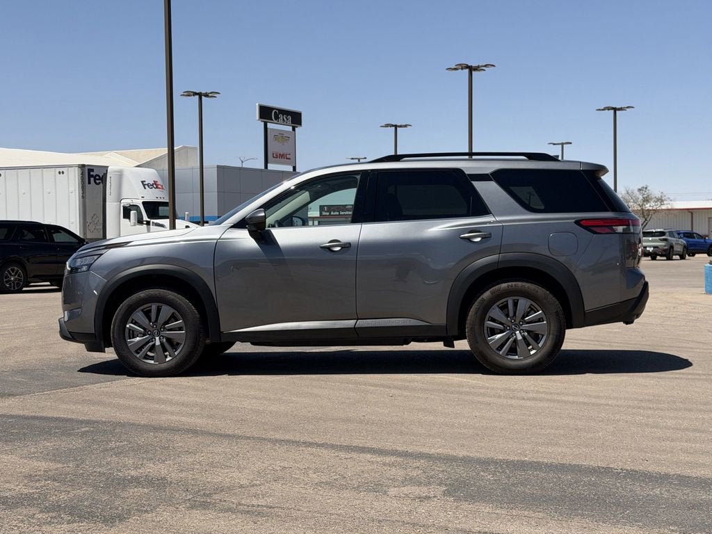 2025 Nissan Pathfinder SV